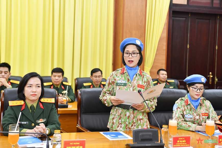 /UploadStore/admin/231210 Trao QD cua CTN cho si quan di thuc hien nhiem vu GGHB/07.jpg